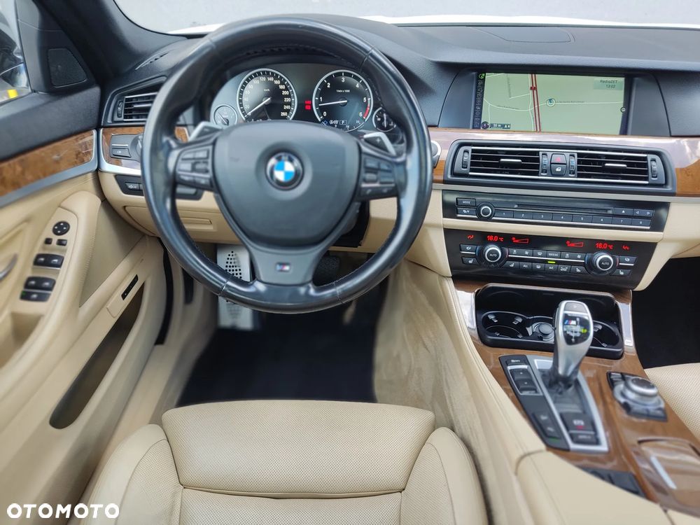 BMW Seria 5 M550d xDrive Sport-Aut - 32