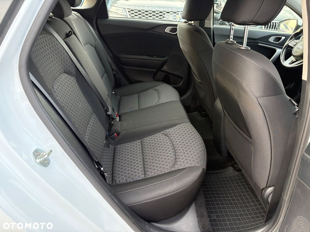 Kia Ceed - 24