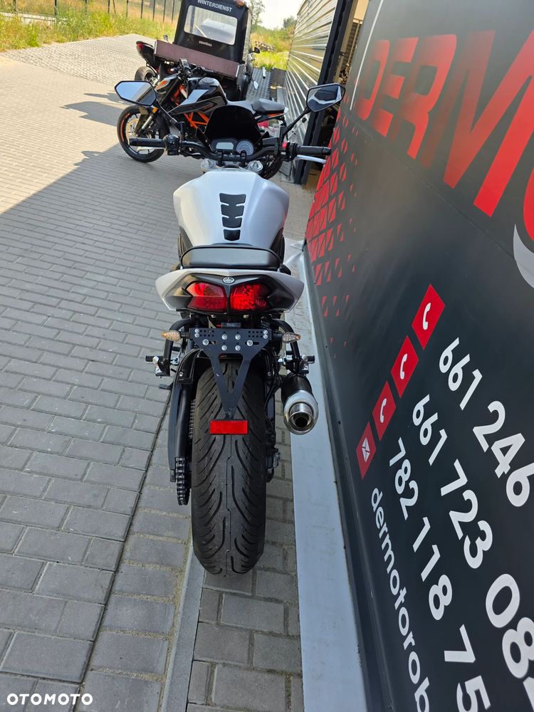 Yamaha FZ - 28