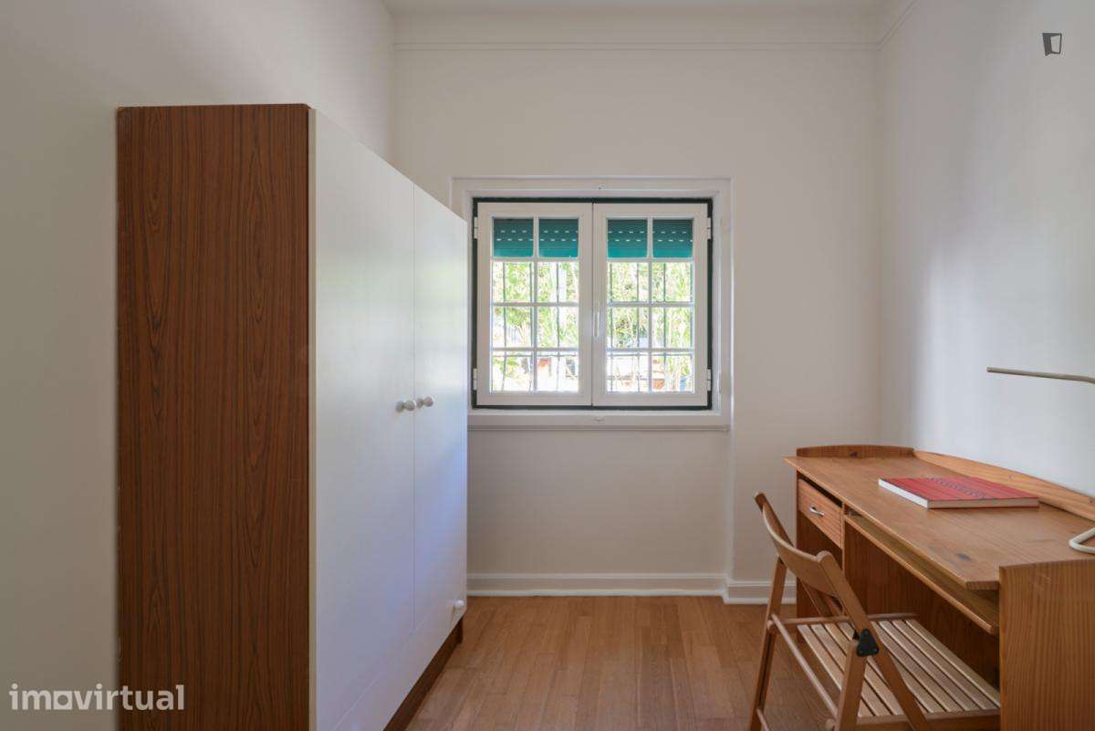Quarto - localizado em Ajuda Lisbon - Grande imagem: 5/23
