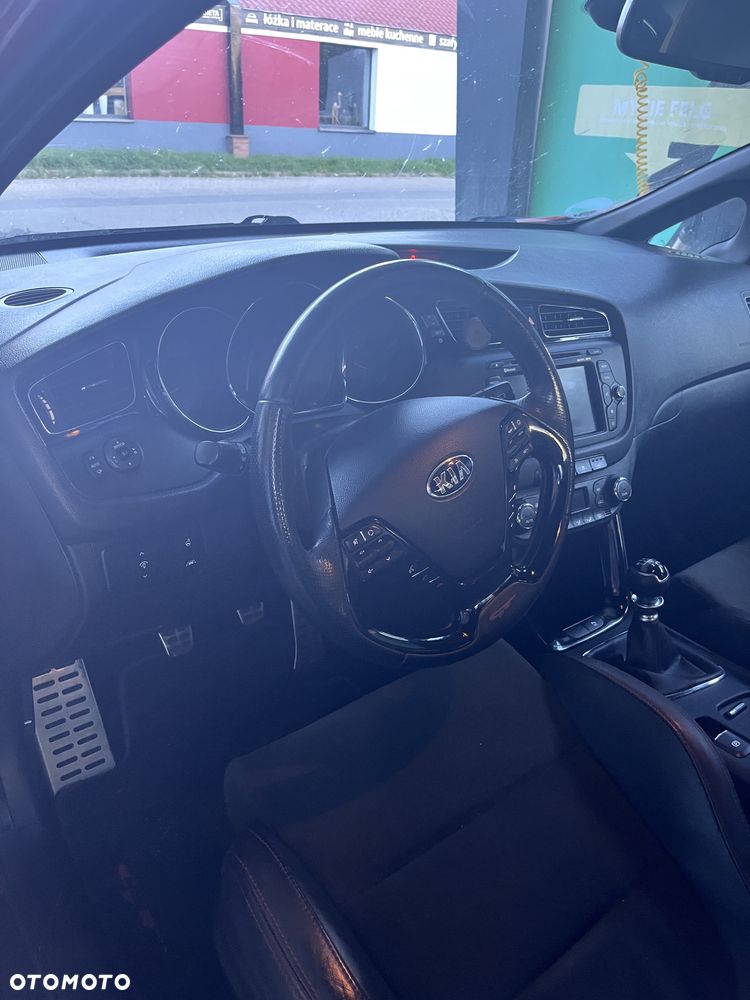 Kia Ceed - 4