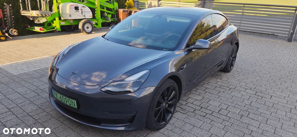 Tesla Model 3 Langstreckenbatterie Allradantrieb Dual Motor - 12