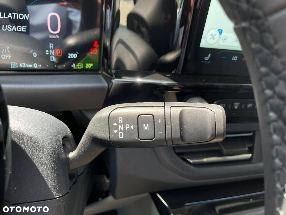 Ford Tourneo Custom - 32
