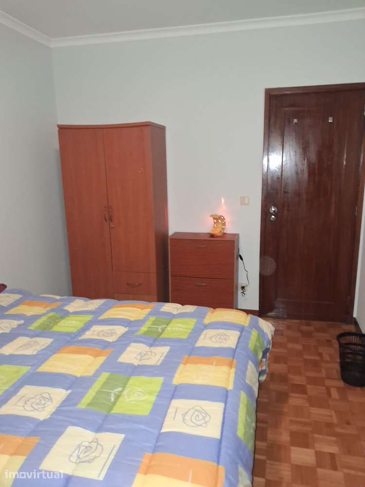 Quarto duplo mobilado com internet em Maia - Grande imagem: 4/6