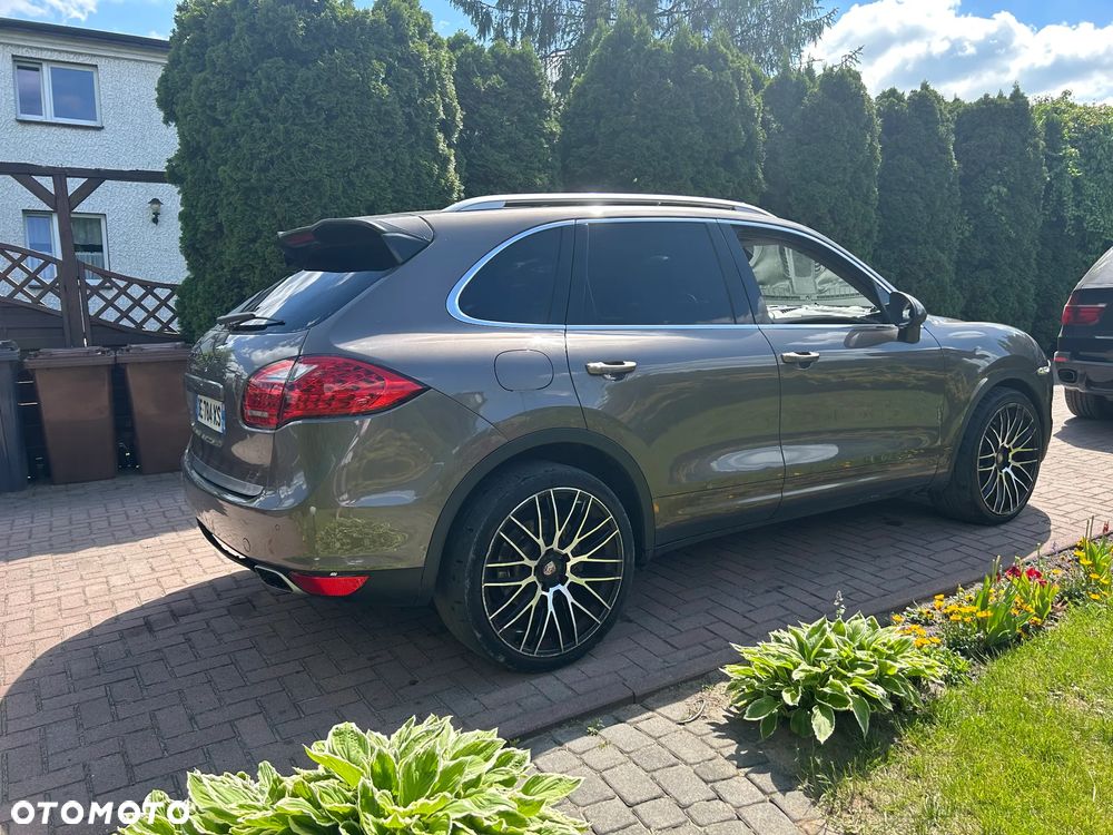 Porsche Cayenne Platinum Edition - 9