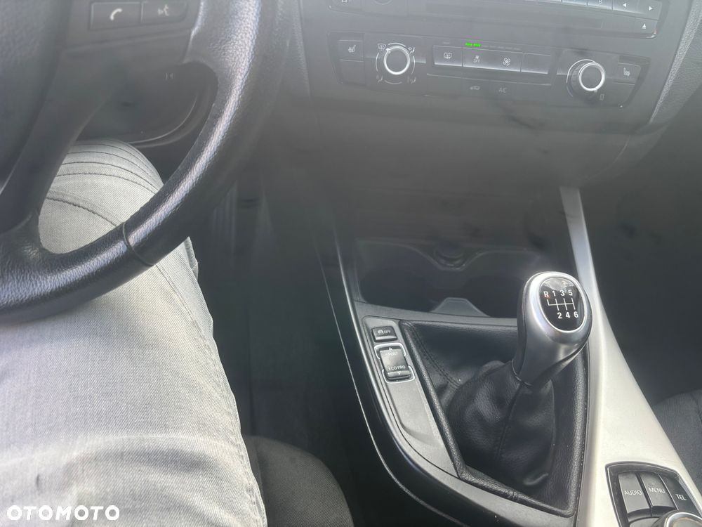 BMW Seria 1 116i - 22