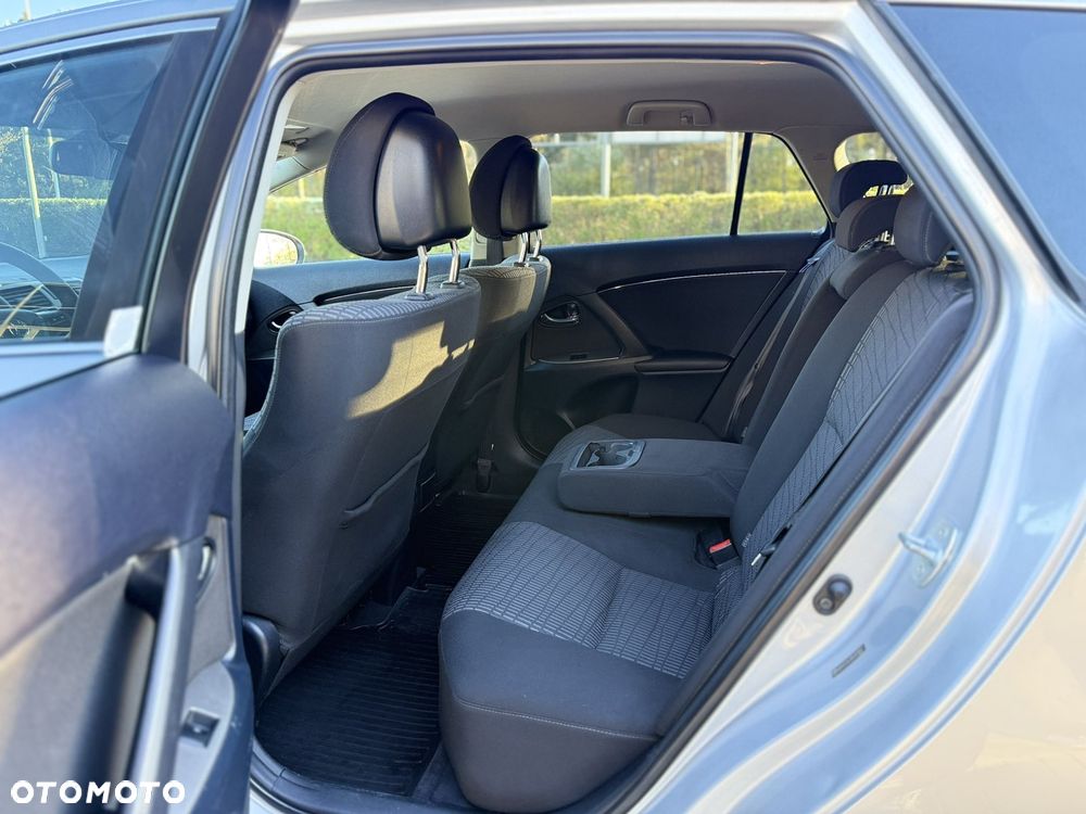 Toyota Avensis - 8