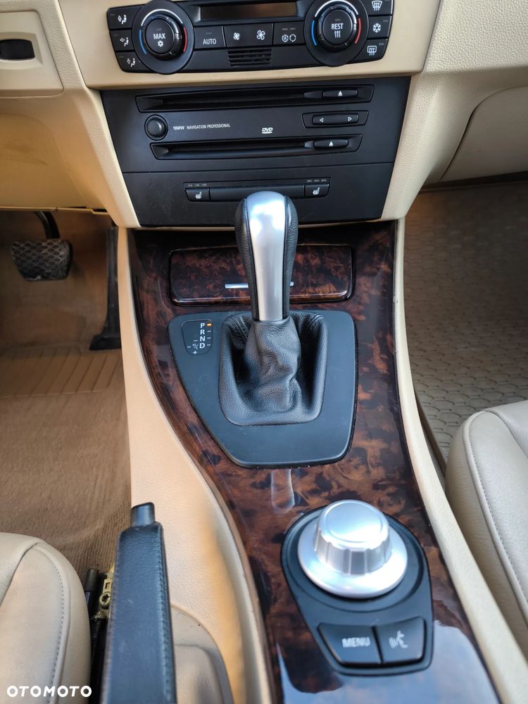 BMW Seria 3 330i - 16