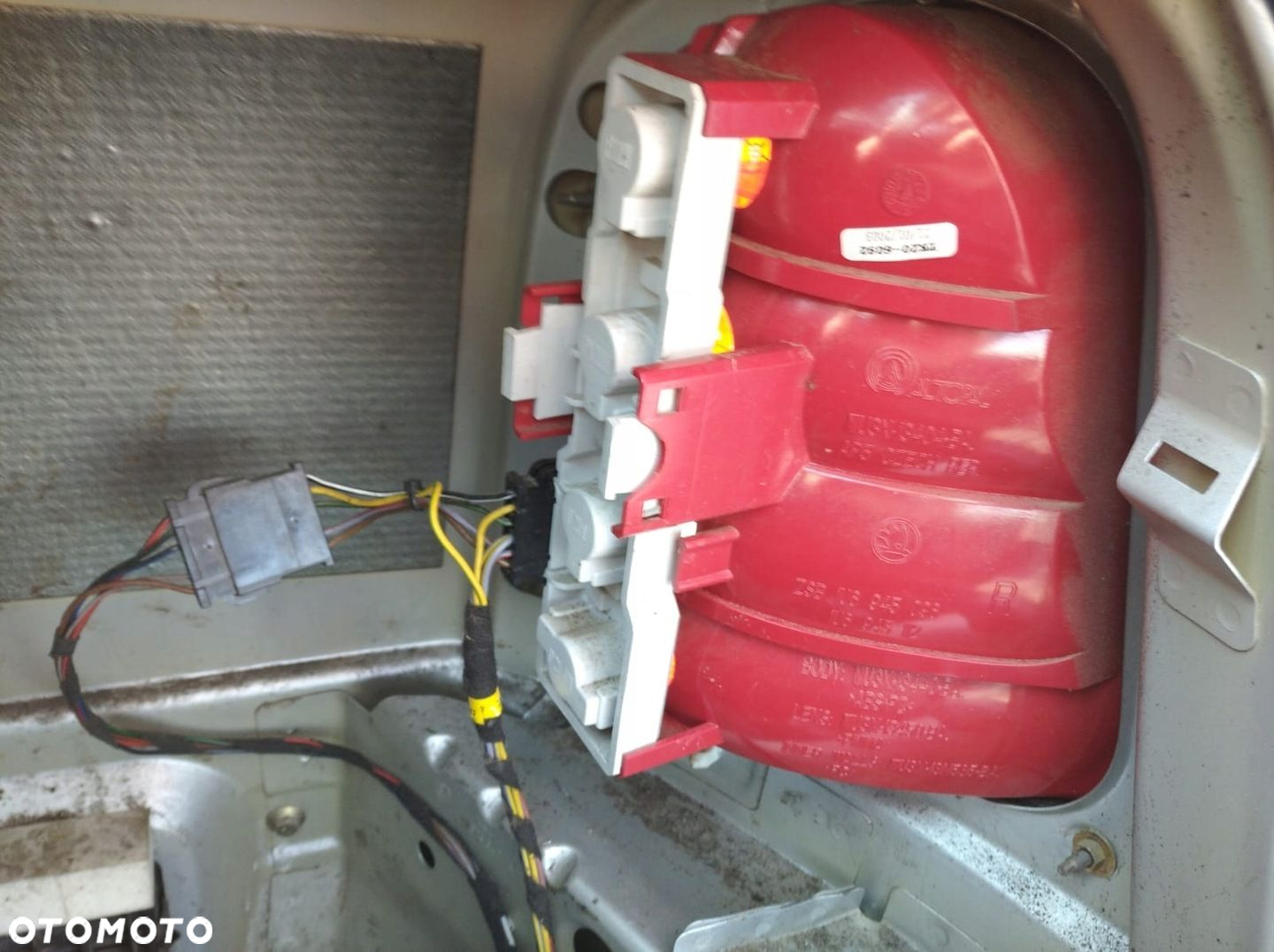 SKODA OCTAVIA I 1U LIFT 00-10 HB 5D LAMPA PRAWA TYŁ TYLNA 1U6945112 - 3