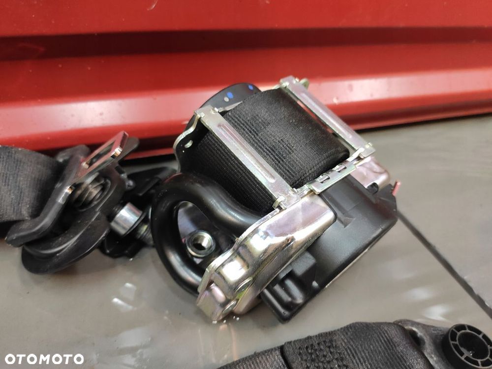 JAGUAR XF II X260 3.0D PAS LEWY PRZÓD NAPINACZ PIROTECHNIK CZARNY ORYGINAŁ - 2