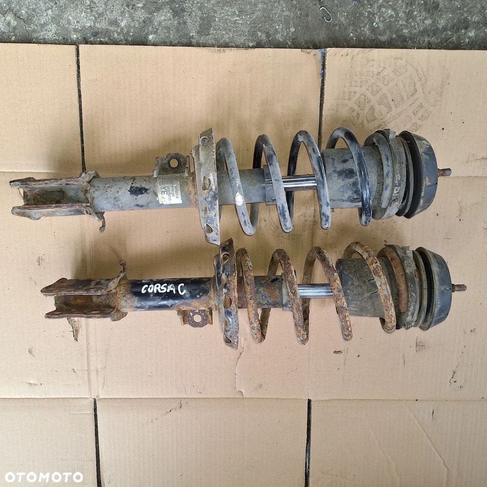 MCPERSON PRAWY LEWY PRZOD CORSA C 1.2 B - 2