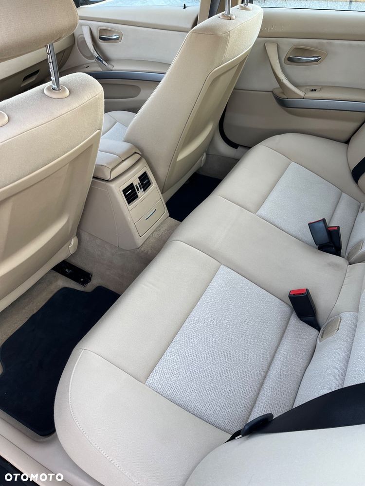 BMW Seria 3 318d - 12