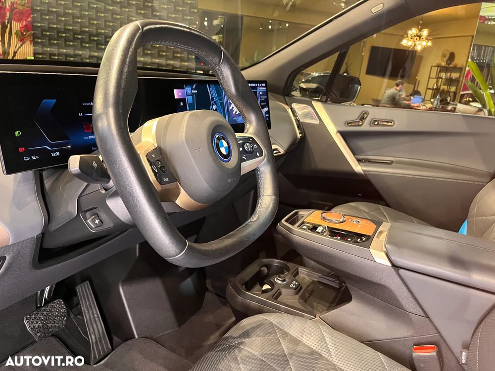 BMW iX - 23