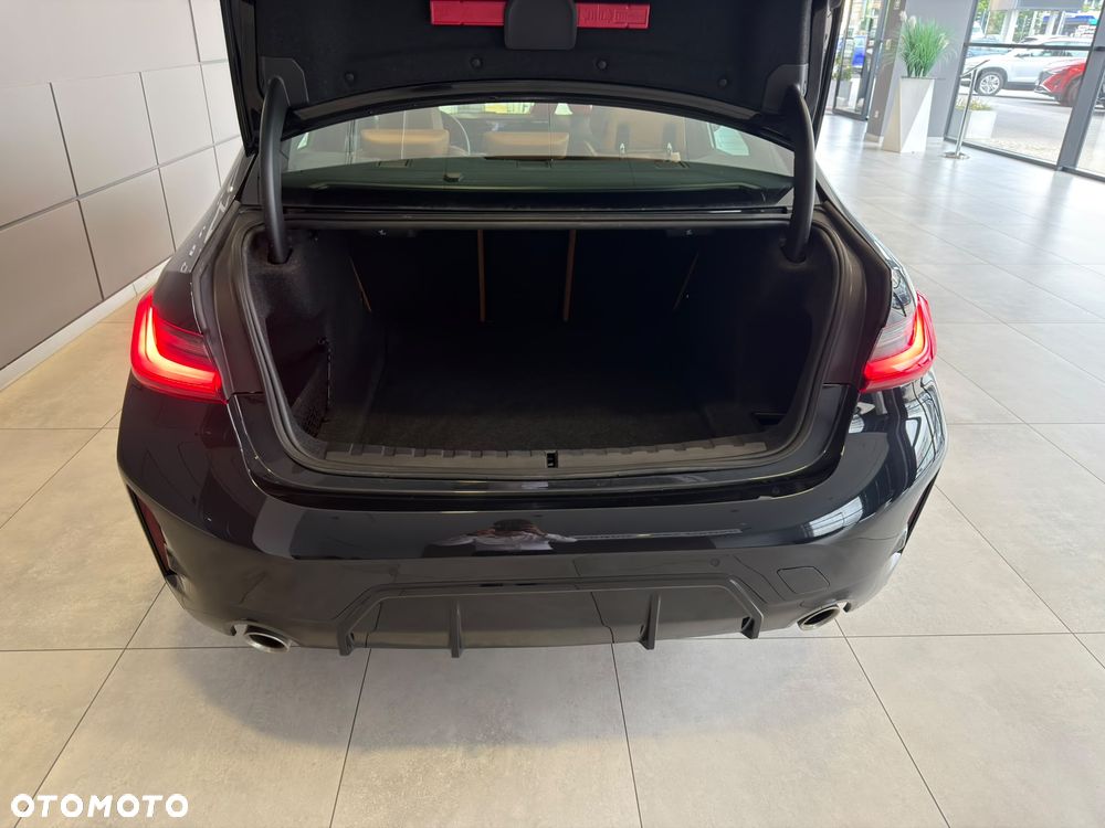 BMW Seria 3 318i M Sport - 25