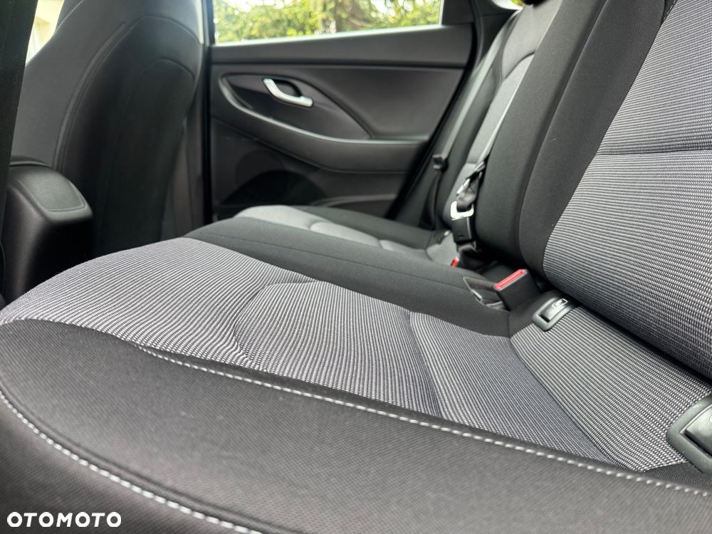 Hyundai i30 1.5 DPI Classic + - 13