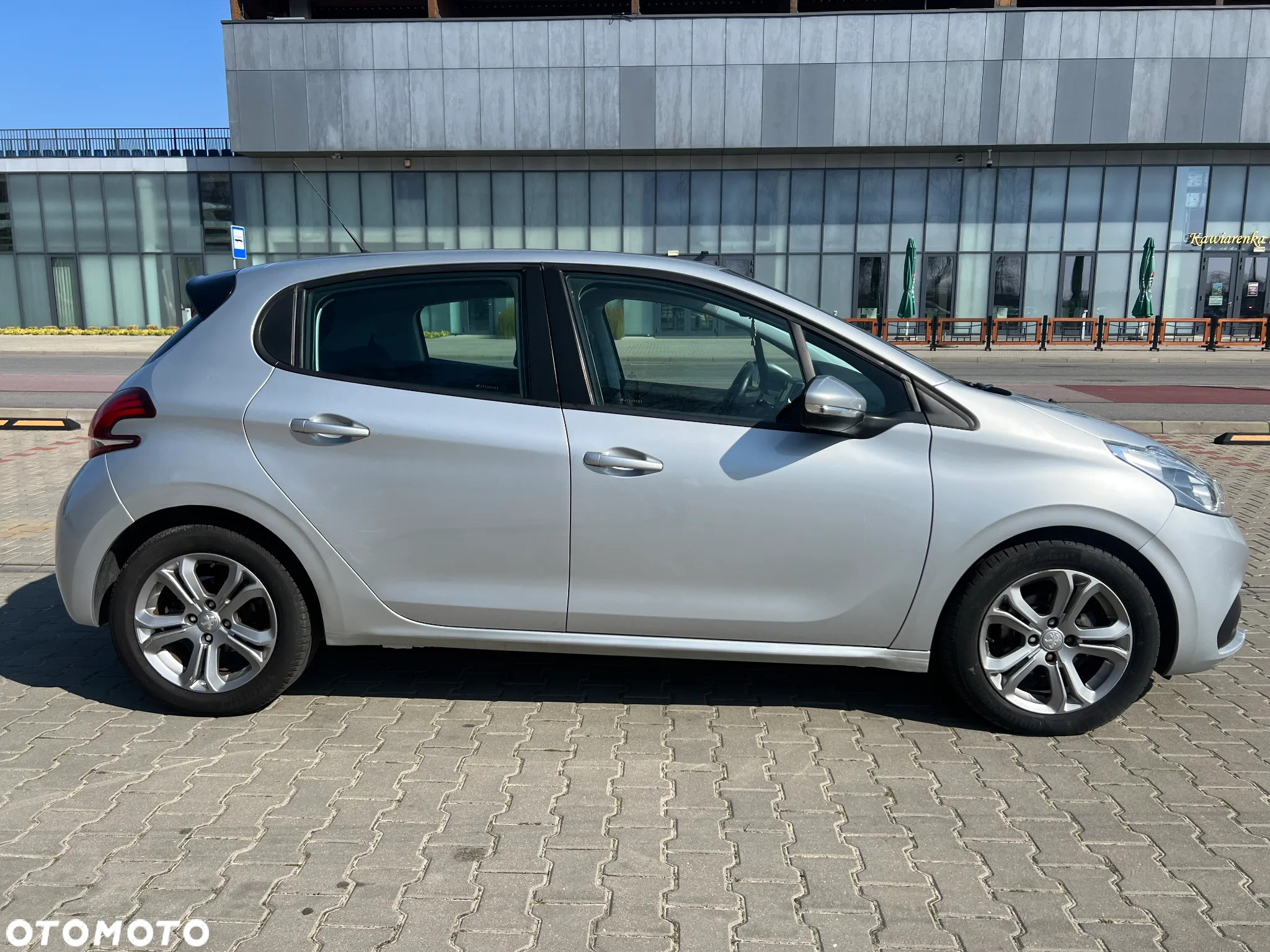 Peugeot 208 - 5