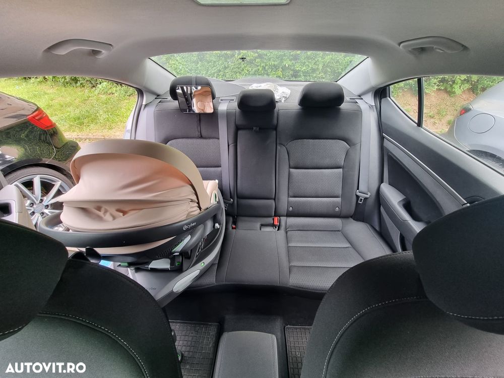 Hyundai Elantra 1.6 CRDI Highway - 13