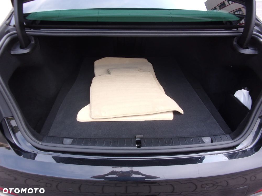 BMW Seria 7 750i xDrive - 6