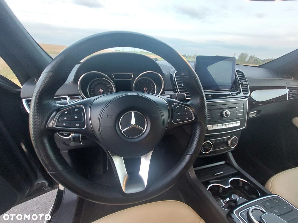 Mercedes-Benz GLS - 26