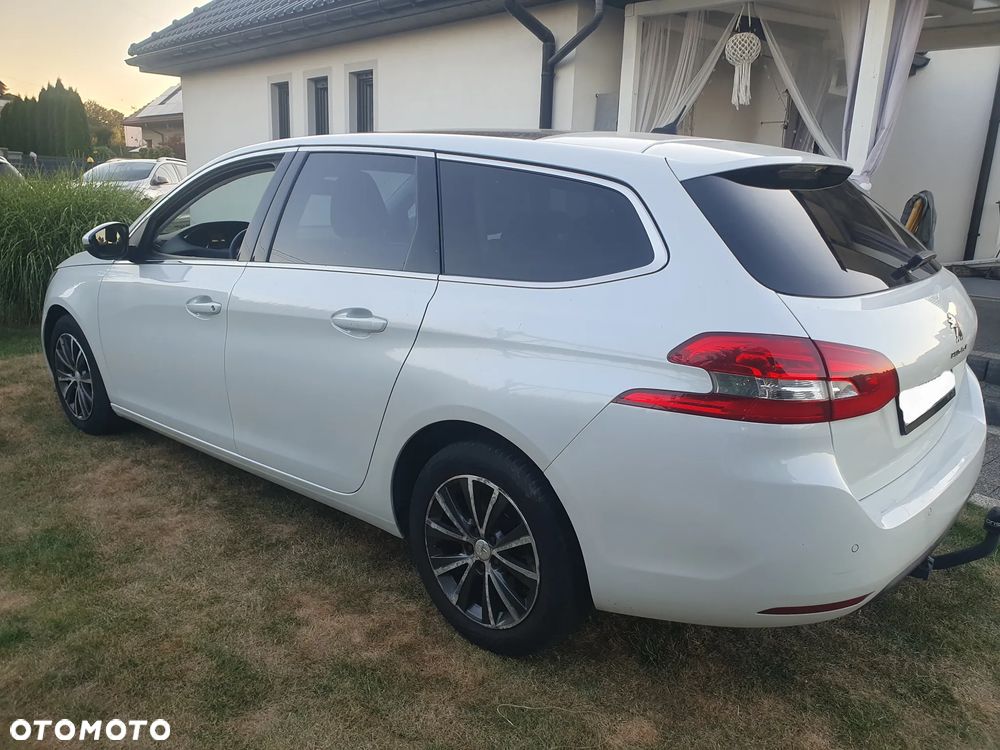 Peugeot 308 1.6 BlueHDi Allure S&S - 23