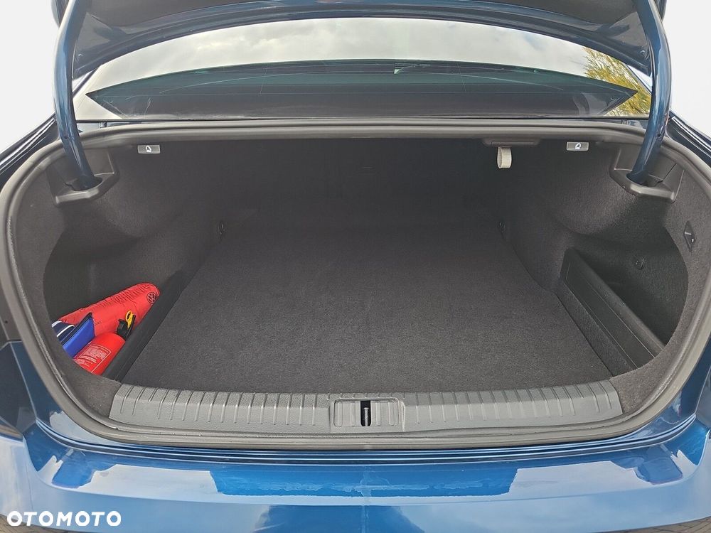 Volkswagen Passat - 23