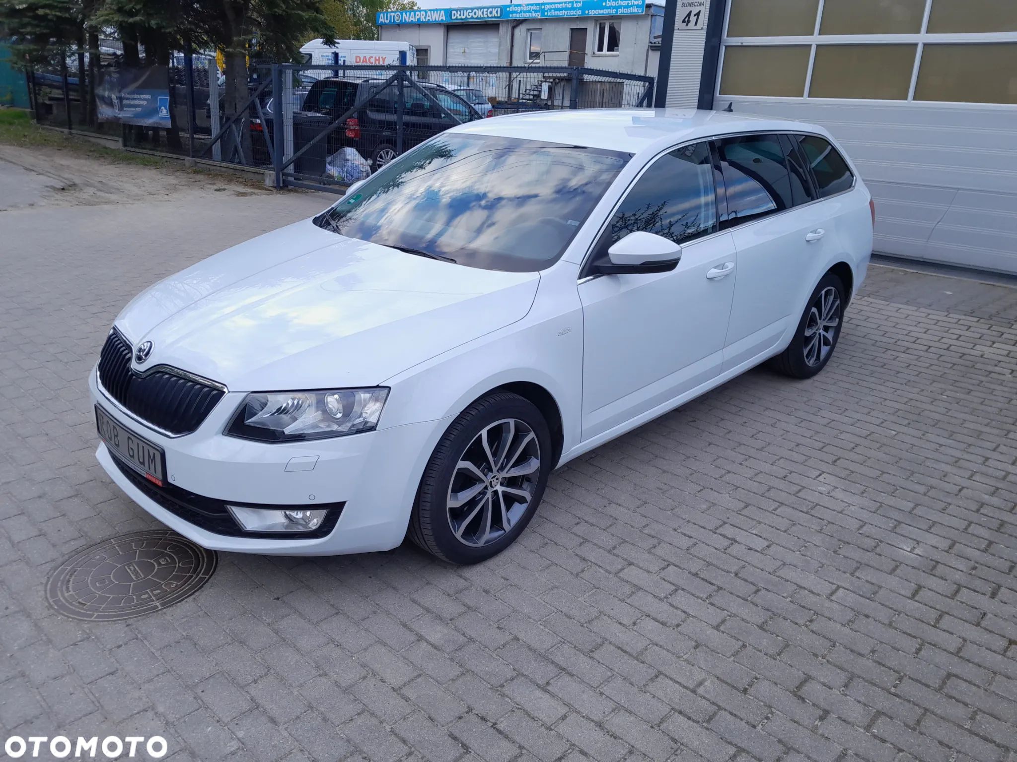 Skoda Octavia 2.0 TDI DSG Premium Edition - 1