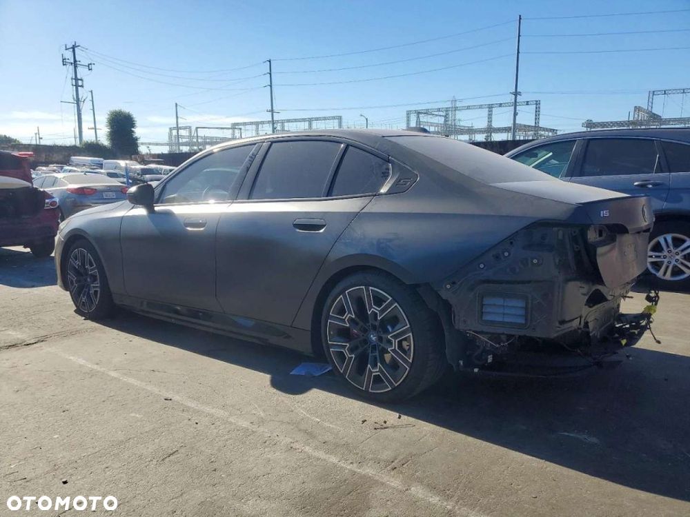 BMW i5 - 3
