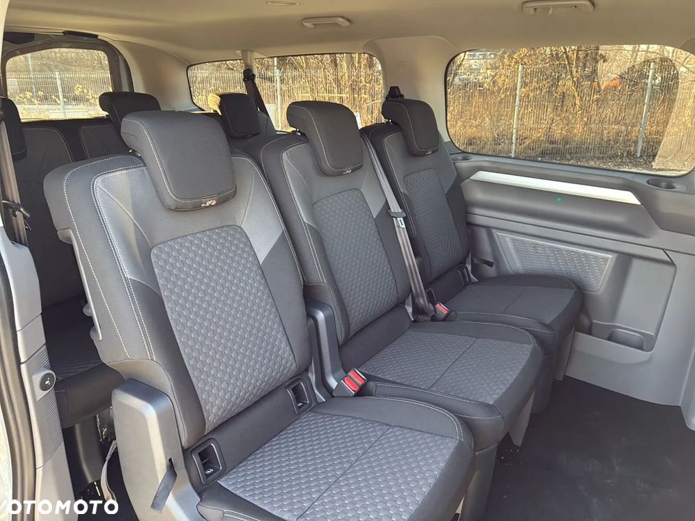 Volkswagen Caravelle - 18