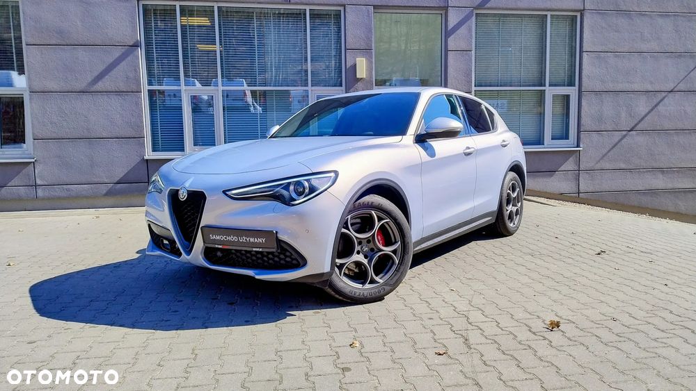 Alfa Romeo Stelvio - 1