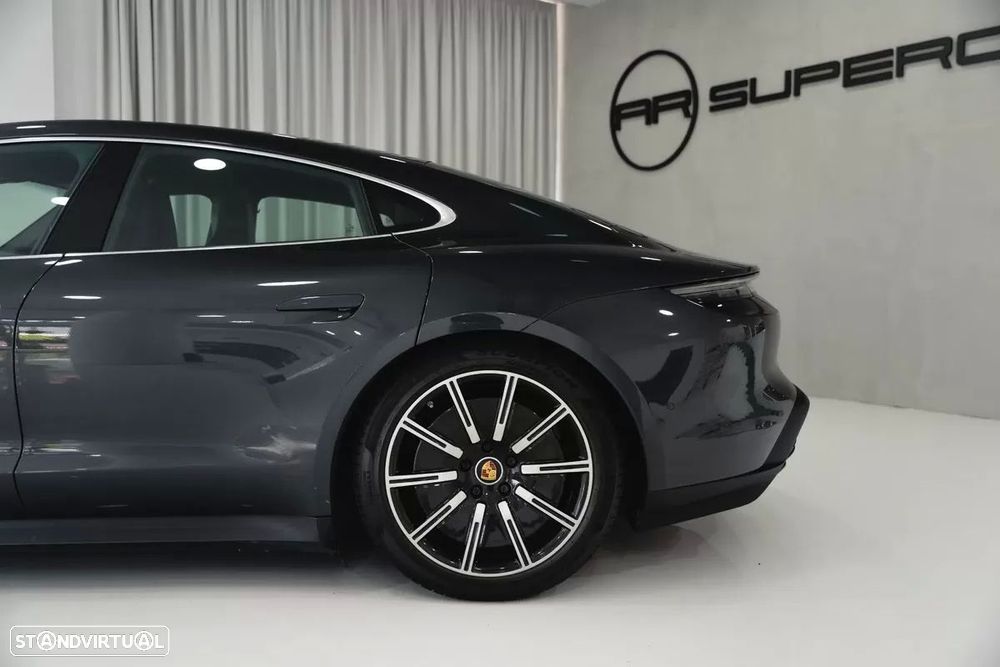 Porsche Taycan 4S - 11