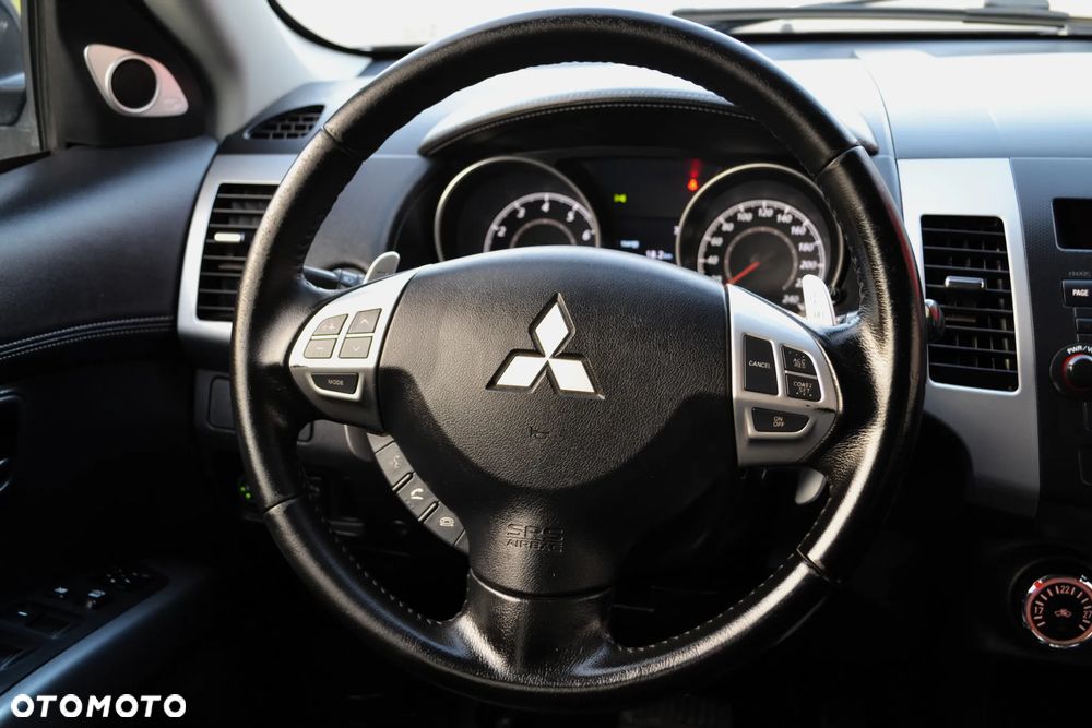 Mitsubishi Outlander 2.4 Intense + CVT - 19