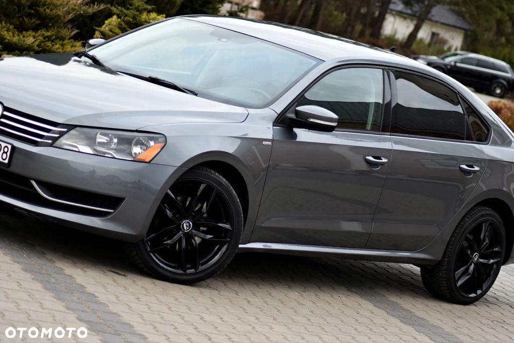 Volkswagen Passat - 1