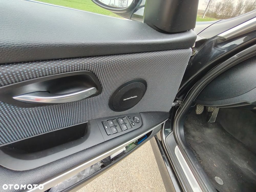 BMW Seria 3 318d DPF Edition Sport - 31