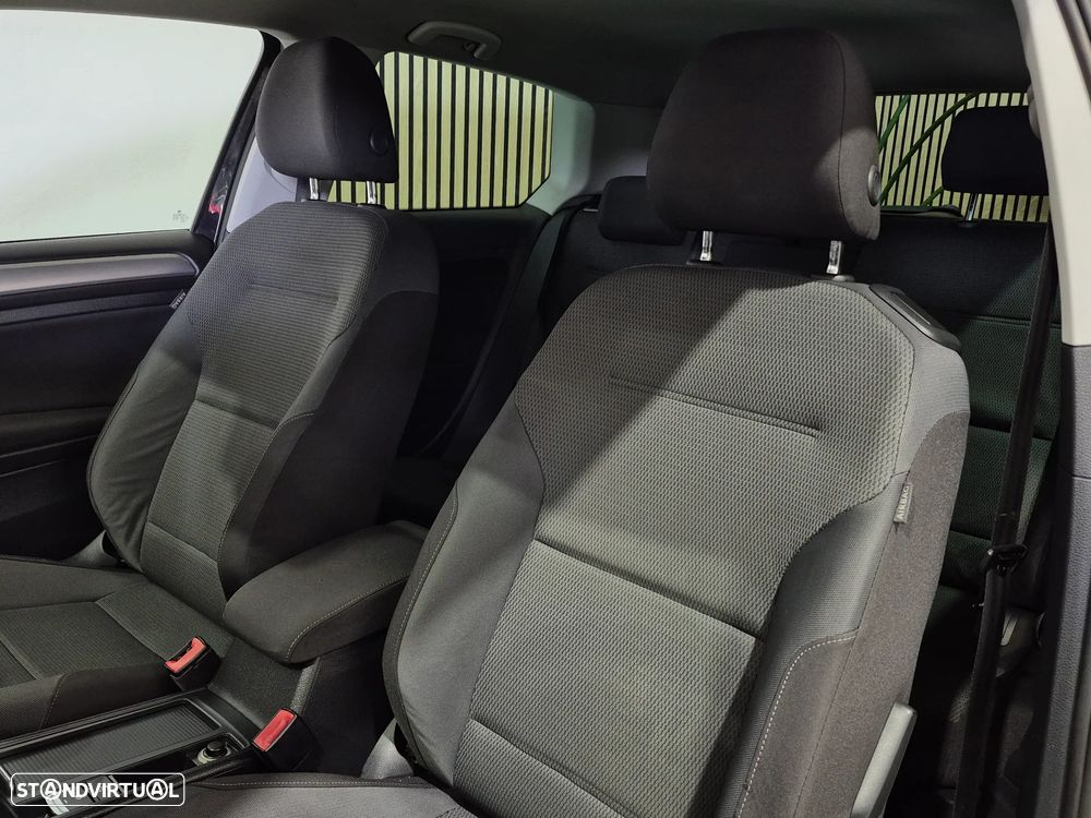 VW Golf 1.6 TDi Highline - 22