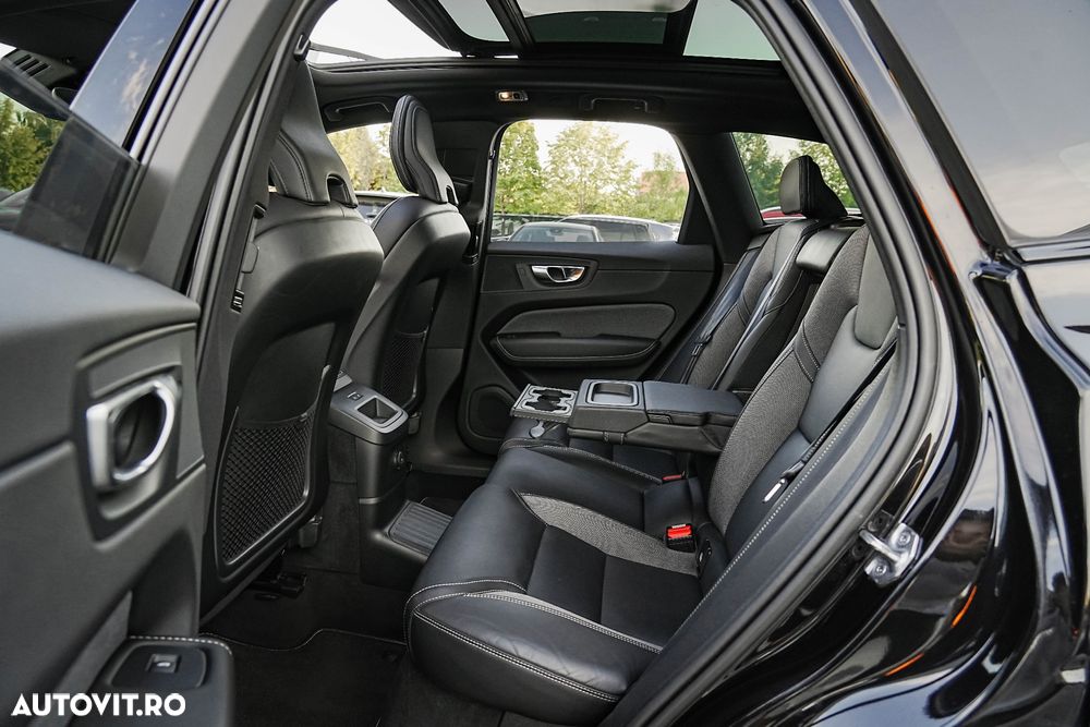 Volvo XC 60 Recharge T8 Twin Engine eAWD R-Design - 23