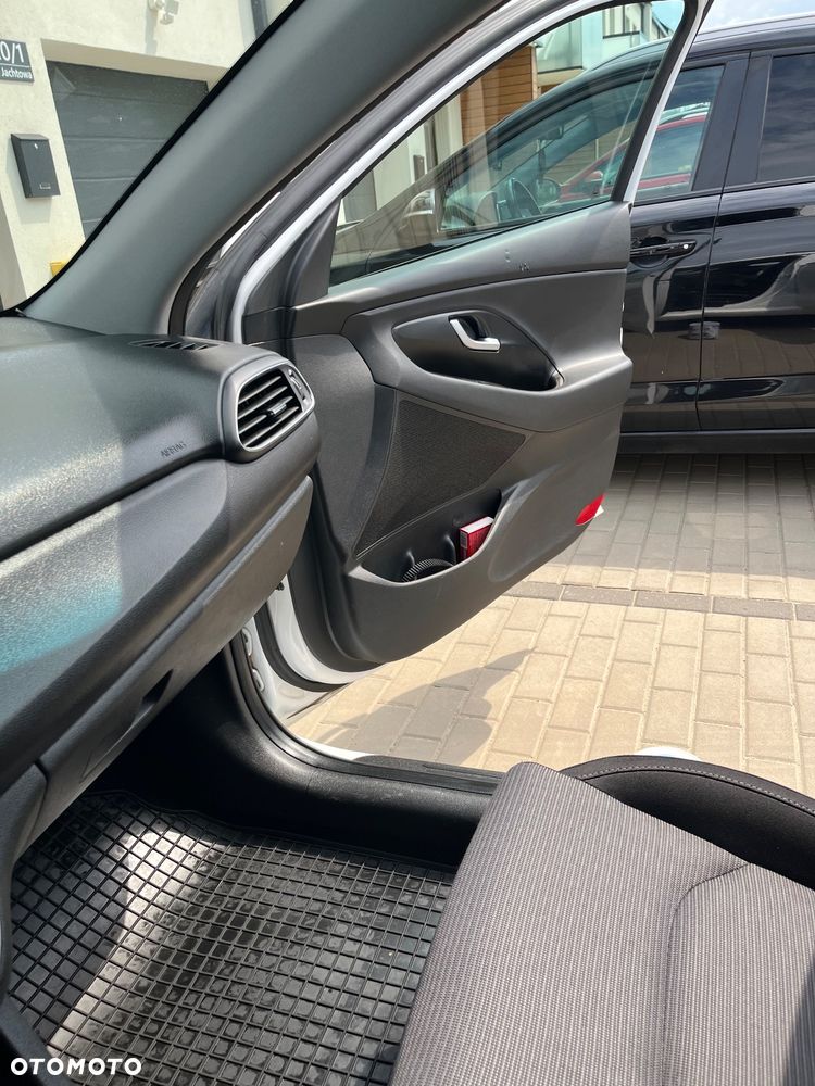 Hyundai i30 1.4 Classic + - 10