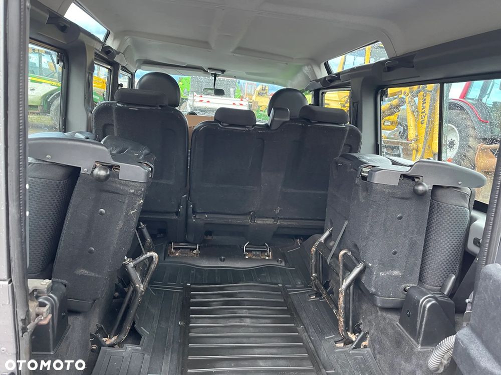 Land Rover Defender 110 DPF Station Wagon Adventure - 36