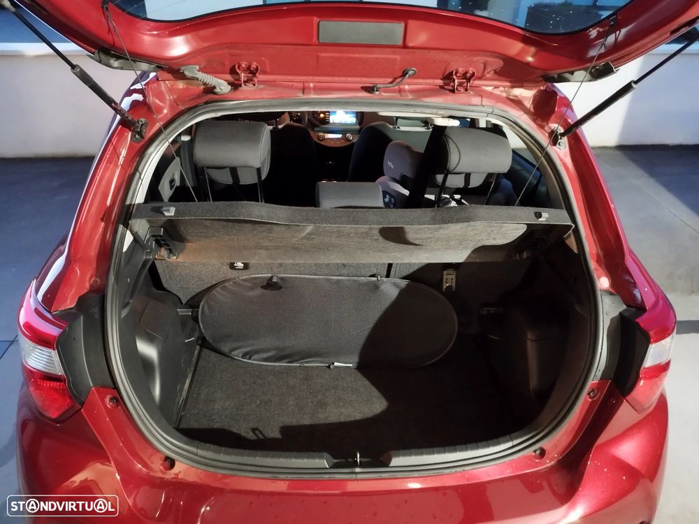 Toyota Yaris 1.5 HSD Comfort+P.Style - 12