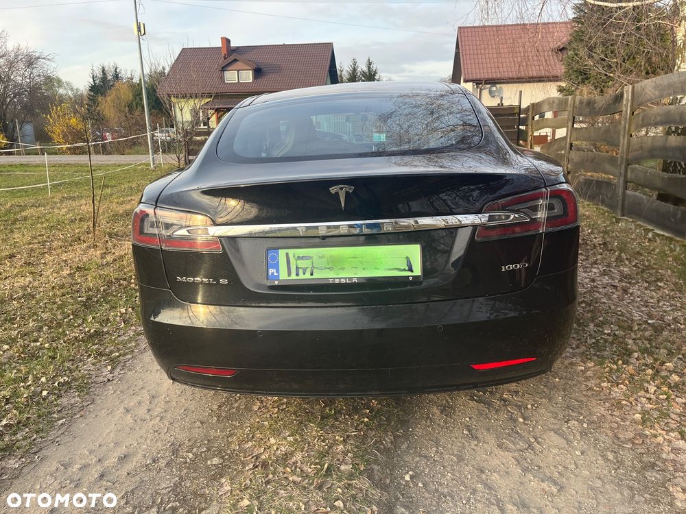 Tesla Model S - 4