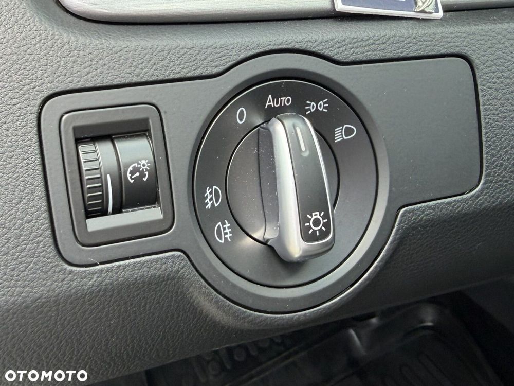 Volkswagen Passat - 37