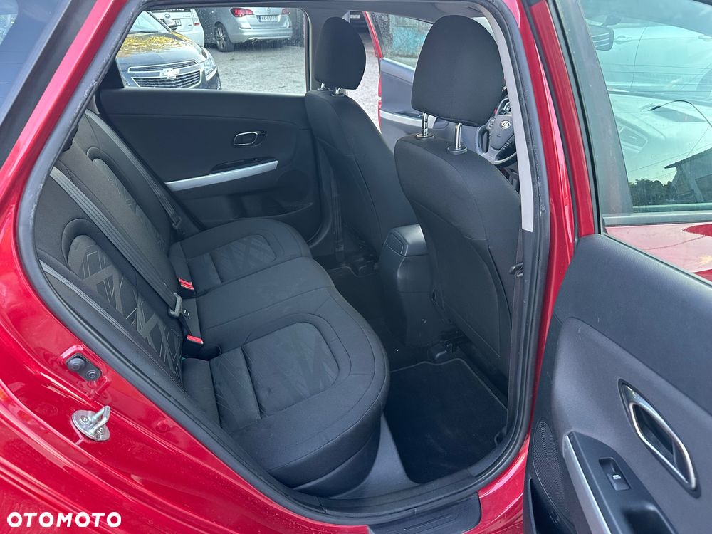 Kia Ceed 1.6 GDI Dream-Team Edition - 16