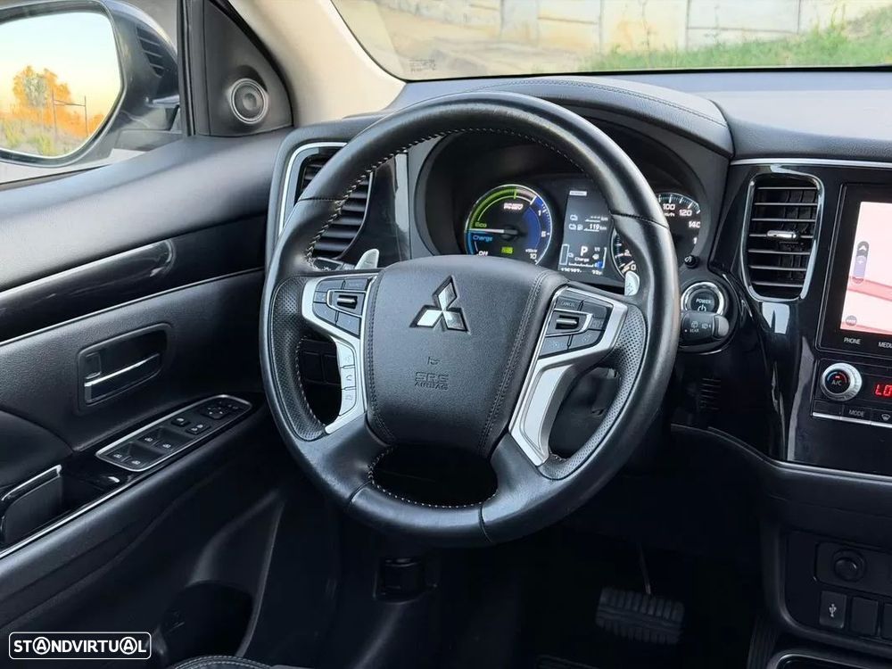 Mitsubishi Outlander 2.4 Instyle - 23