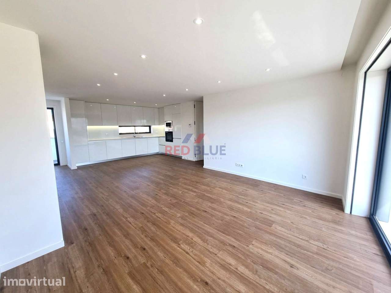APARTAMENTO T3, 400 METROS DA PRAIA, PÓVOA DE VARZIM - Grande imagem: 2/29