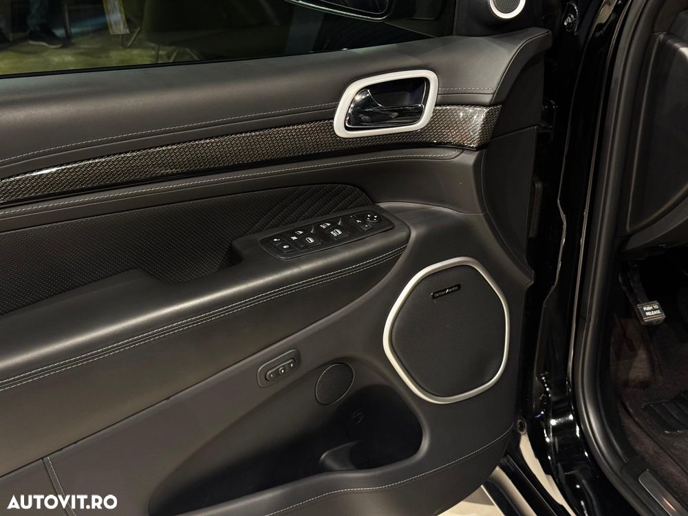Jeep Grand Cherokee - 22