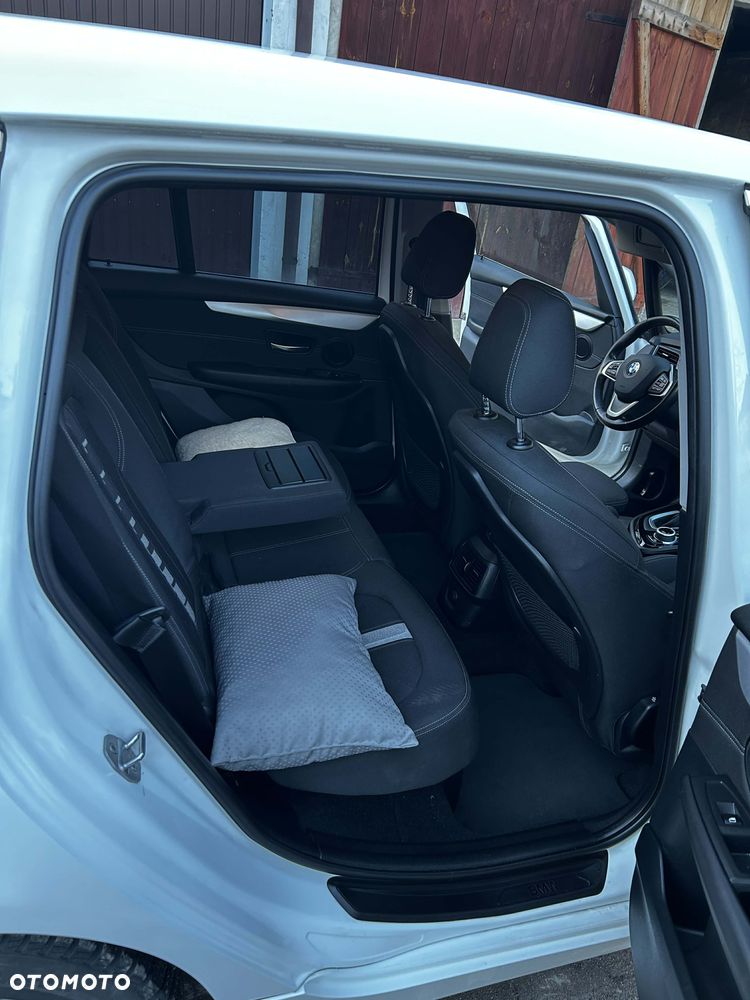 BMW Seria 2 218d - 9
