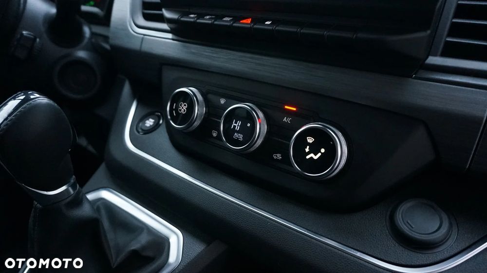 Renault Trafic Grand 2.0 dCi EDC - 12