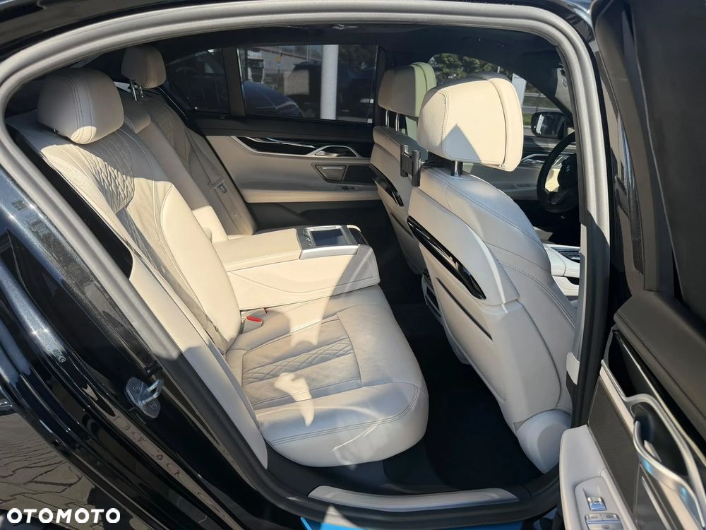 BMW Seria 7 750d xDrive sport - 12
