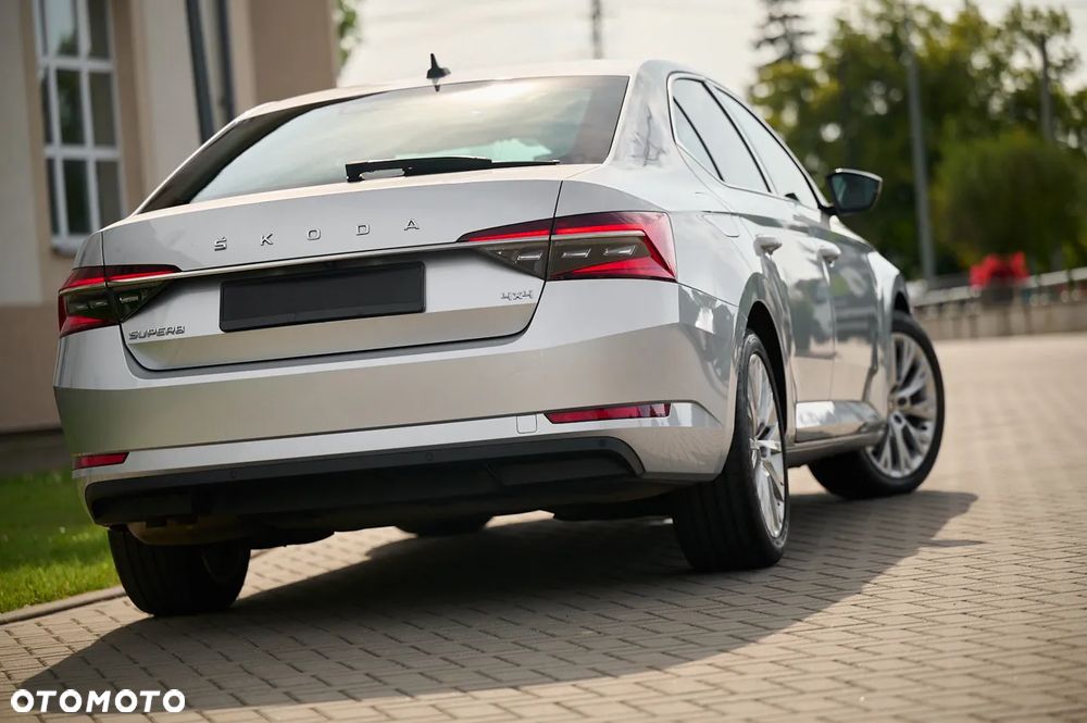 Skoda Superb 2.0 TDI SCR 4x4 Style DSG - 10
