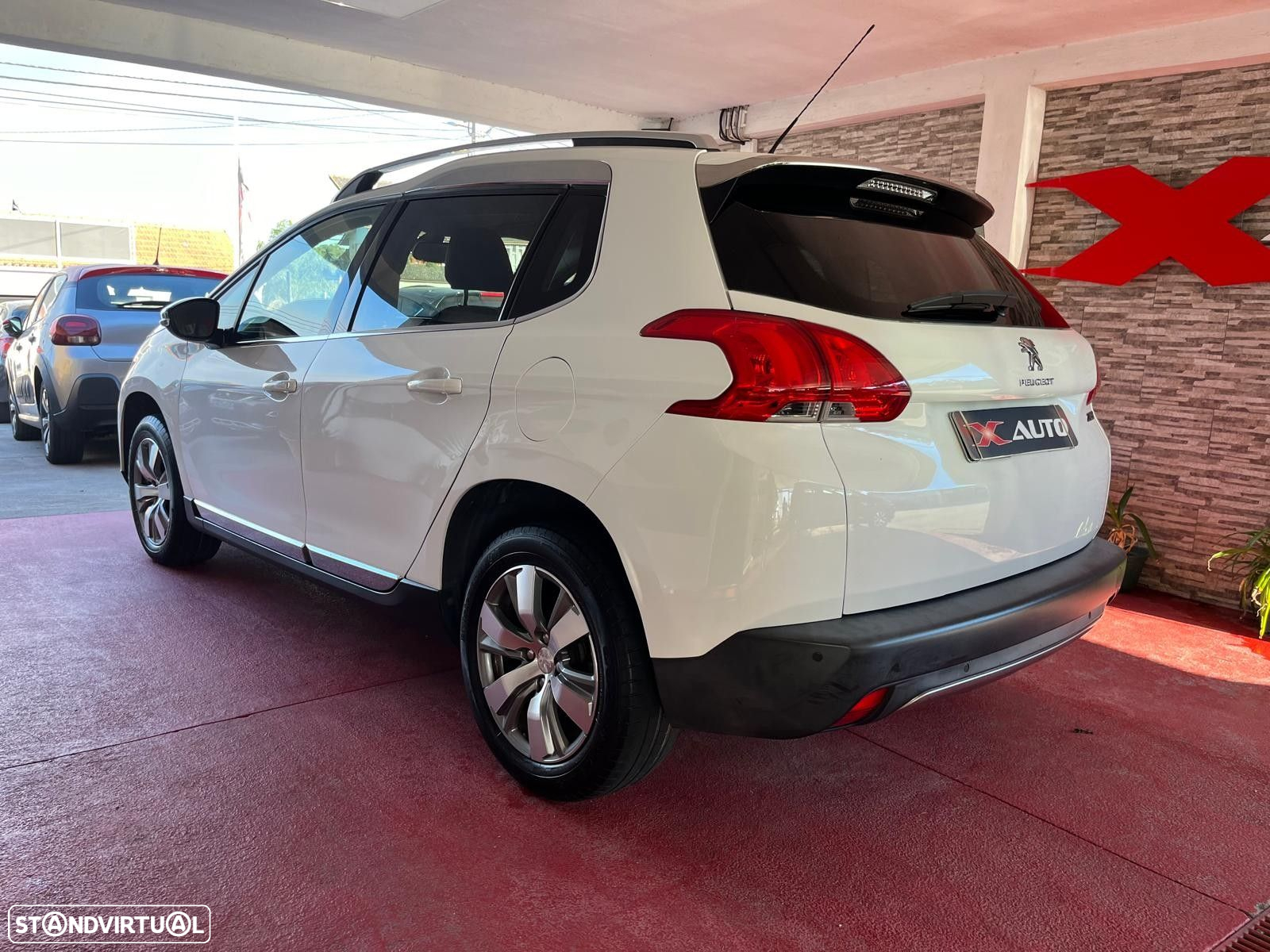 Peugeot 2008 1.2 PureTech Allure - 9