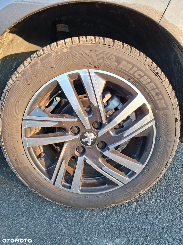 Peugeot 208 Benzin 100 Allure - 20